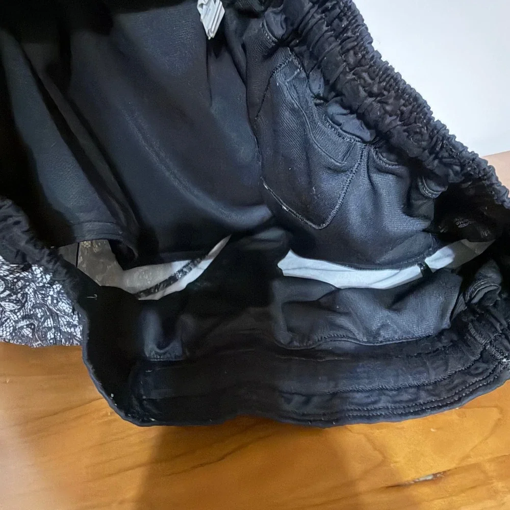 Lululemon Athletica Lace Print Running Shorts‎ Black White Mesh Trim Size 10 Reg